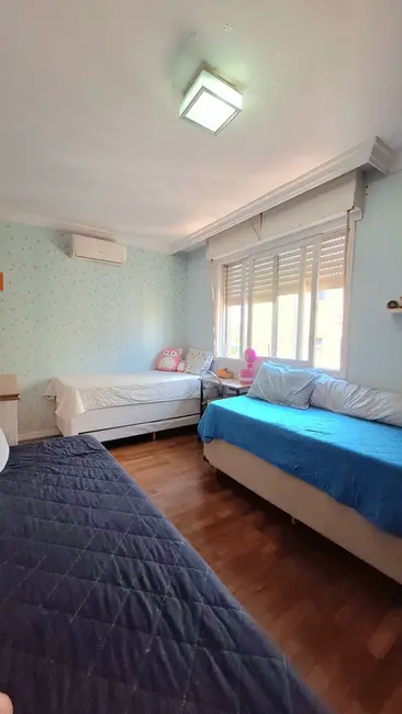 Apartamento com 3 quartos à venda, 102m2 em Rio Branco, Porto Alegre - RS - imagem 5 Foto 5 de Apartamento com 3 quartos à venda, 102m2 em Rio Branco, Porto Alegre - RS