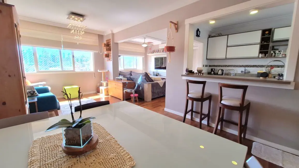 Apartamento com 3 quartos à venda, 102m2 em Rio Branco, Porto Alegre - RS - imagem 1 Foto 1 de Apartamento com 3 quartos à venda, 102m2 em Rio Branco, Porto Alegre - RS