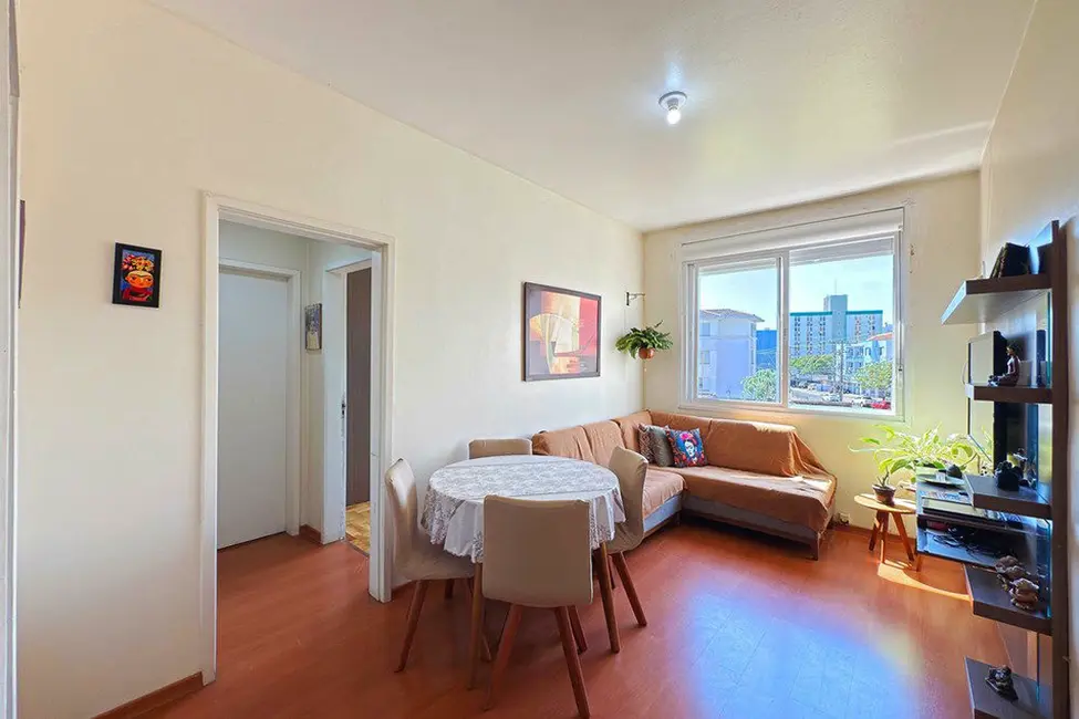 Foto 3 de Apartamento com 2 quartos à venda, 55m2 em Azenha, Porto Alegre - RS