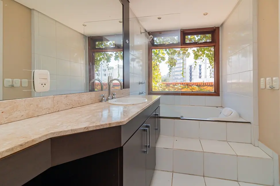 Apartamento com 1 quarto à venda, 94m2 em Moinhos de Vento, Porto Alegre - RS - imagem 3 Foto 3 de Apartamento com 1 quarto à venda, 94m2 em Moinhos de Vento, Porto Alegre - RS