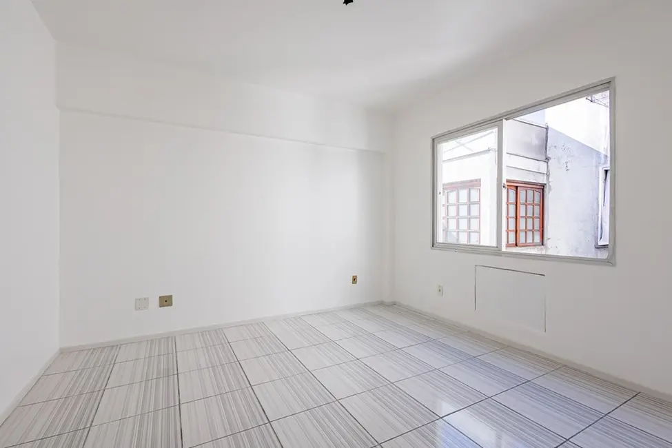 Foto 8 de Apartamento com 1 quarto à venda, 44m2 em Santa Cecília, Porto Alegre - RS