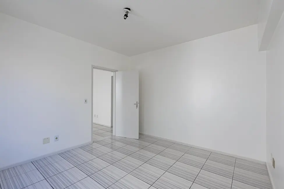 Foto 7 de Apartamento com 1 quarto à venda, 44m2 em Santa Cecília, Porto Alegre - RS