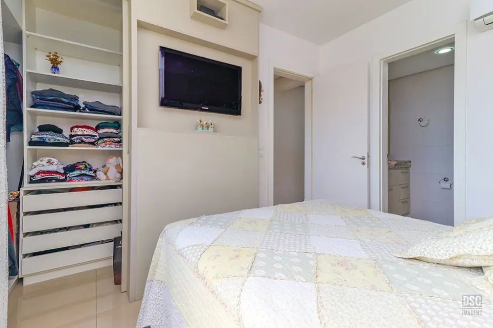 Foto 9 de Apartamento com 3 quartos à venda, 74m2 em Medianeira, Porto Alegre - RS