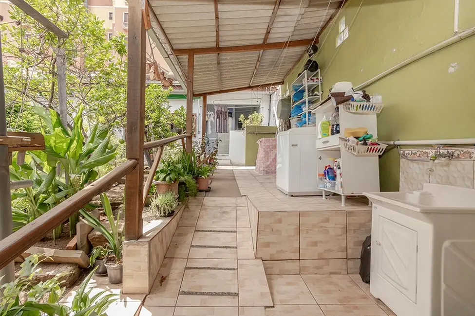 Foto 3 de Casa com 2 quartos à venda, 145m2 em Teresópolis, Porto Alegre - RS