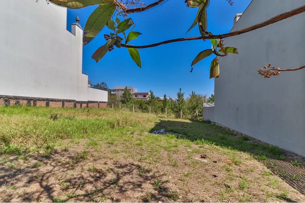 Foto 3 de Terreno / Lote à venda em Guarujá, Porto Alegre - RS