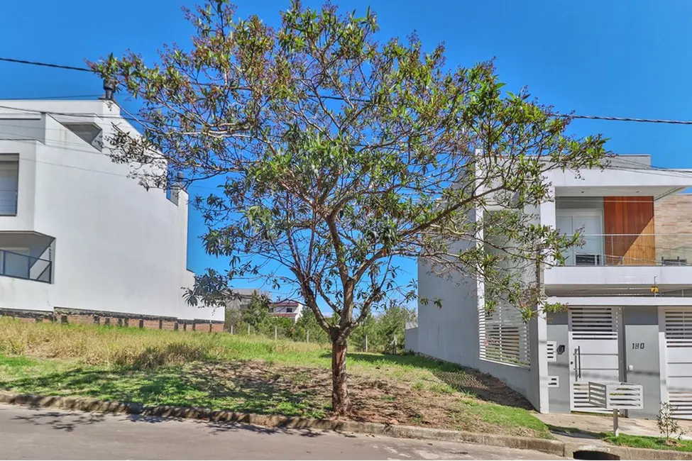 Foto 1 de Terreno / Lote à venda em Guarujá, Porto Alegre - RS