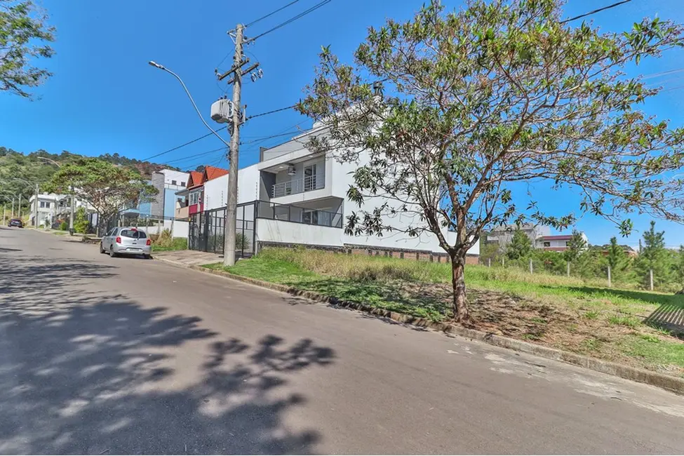 Foto 9 de Terreno / Lote à venda em Guarujá, Porto Alegre - RS
