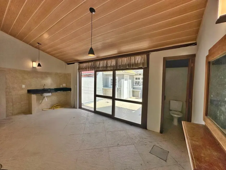 Foto 2 de Casa com 3 quartos à venda, 104m2 em Hípica, Porto Alegre - RS