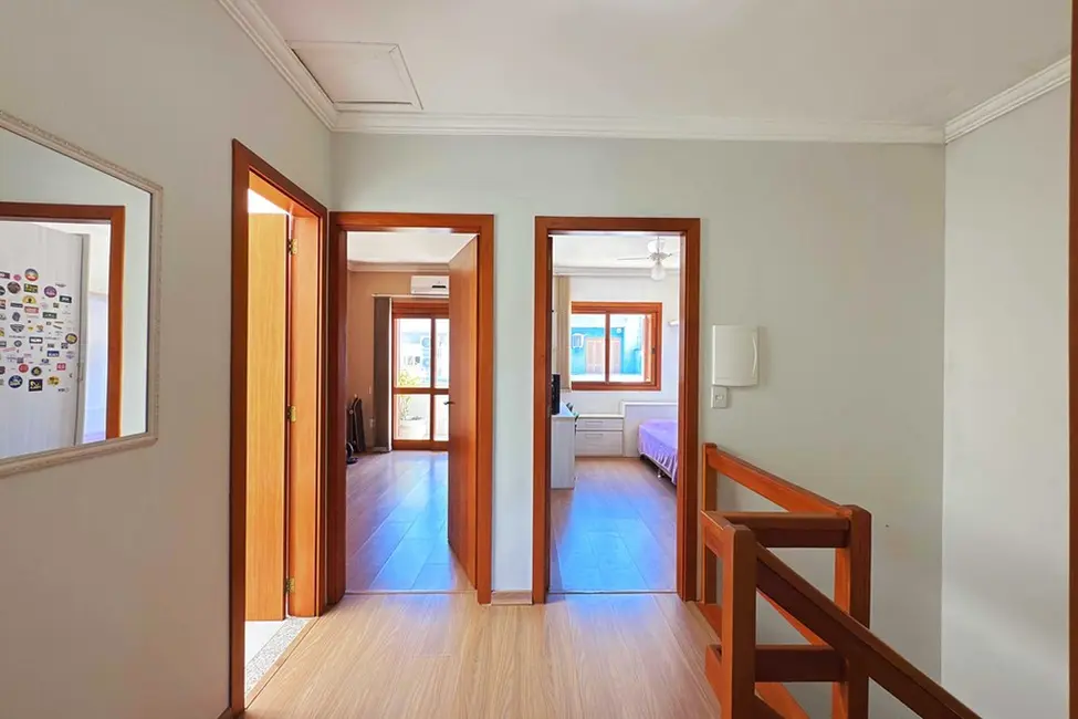 Foto 2 de Casa com 3 quartos à venda, 138m2 em Hípica, Porto Alegre - RS