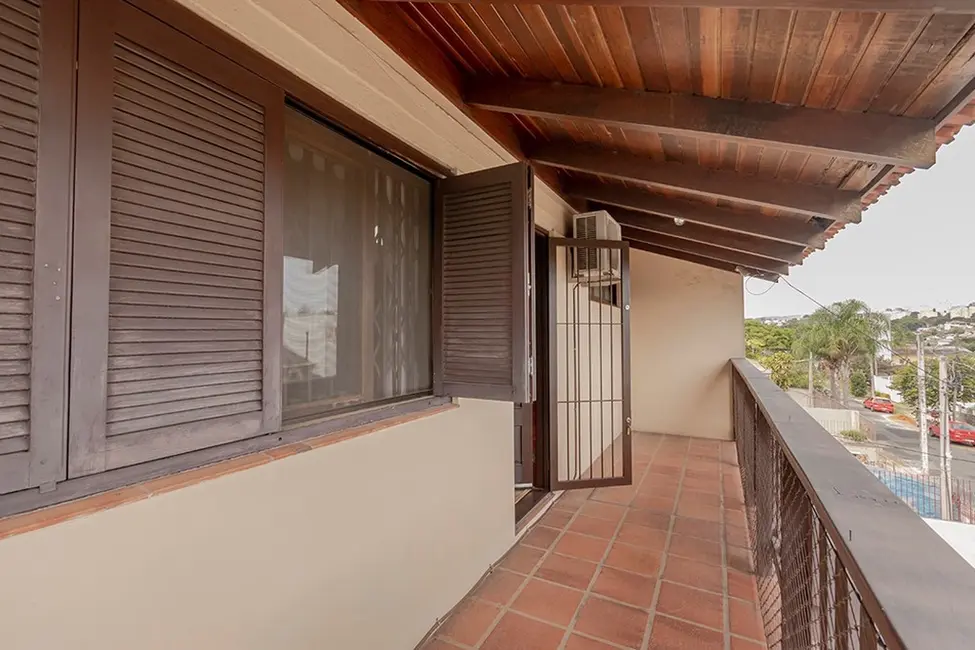 Foto 9 de Casa com 3 quartos à venda, 227m2 em Jardim Itu, Porto Alegre - RS