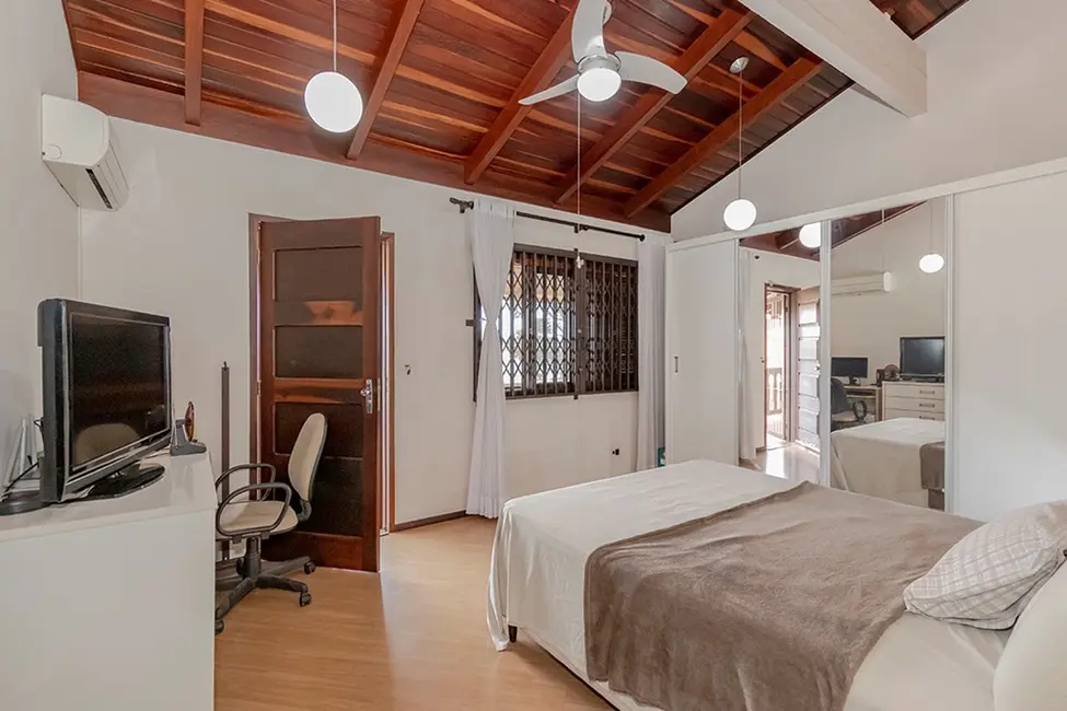 Foto 5 de Casa com 3 quartos à venda, 227m2 em Jardim Itu, Porto Alegre - RS