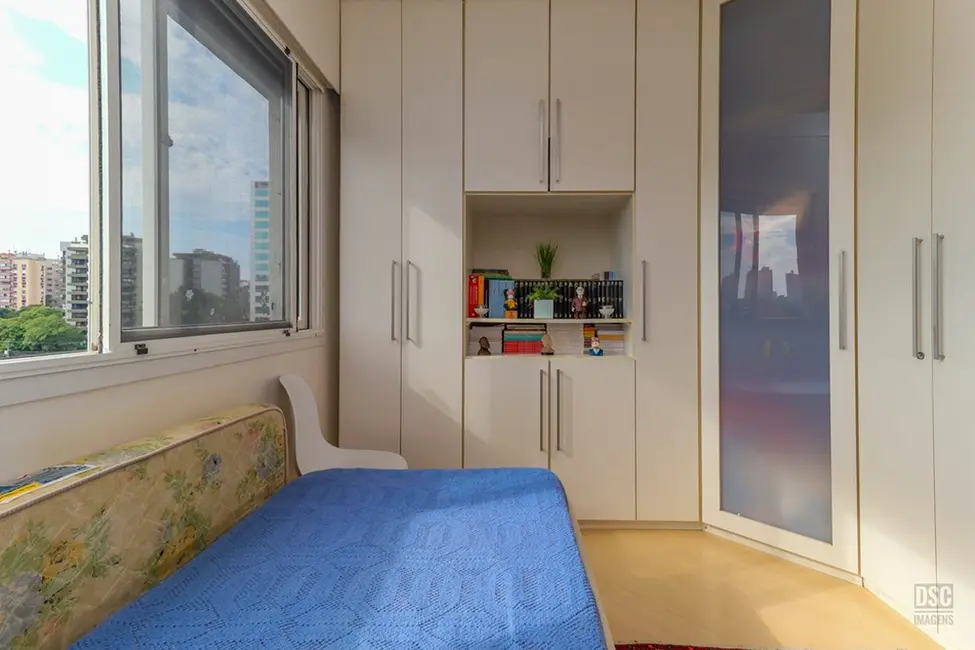 Foto 9 de Apartamento com 3 quartos à venda, 200m2 em Passo da Areia, Porto Alegre - RS