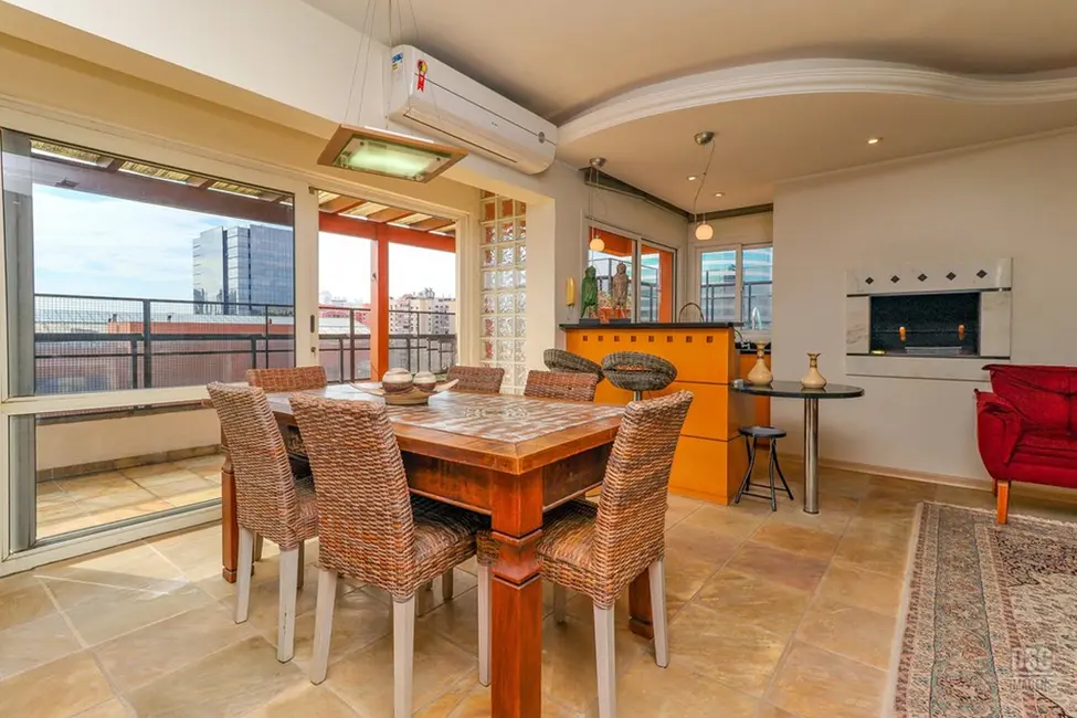 Foto 1 de Apartamento com 3 quartos à venda, 200m2 em Passo da Areia, Porto Alegre - RS