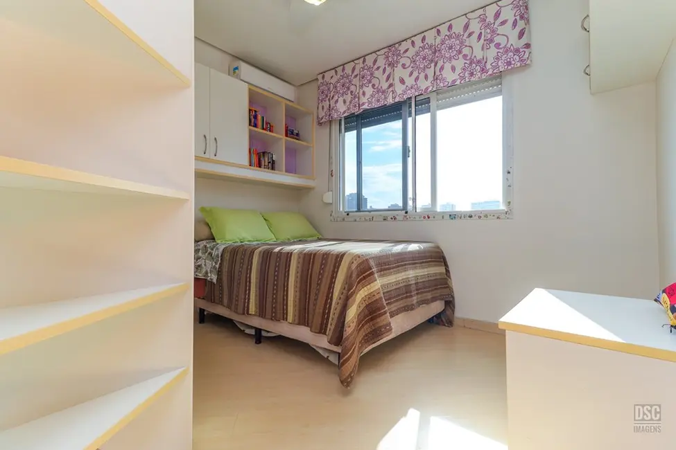 Foto 2 de Apartamento com 3 quartos à venda, 200m2 em Passo da Areia, Porto Alegre - RS