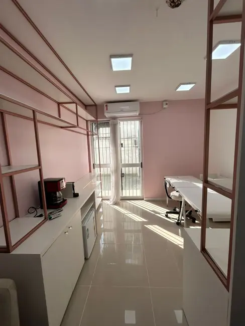 Foto 1 de Sala Comercial à venda, 22m2 em Passo da Areia, Porto Alegre - RS