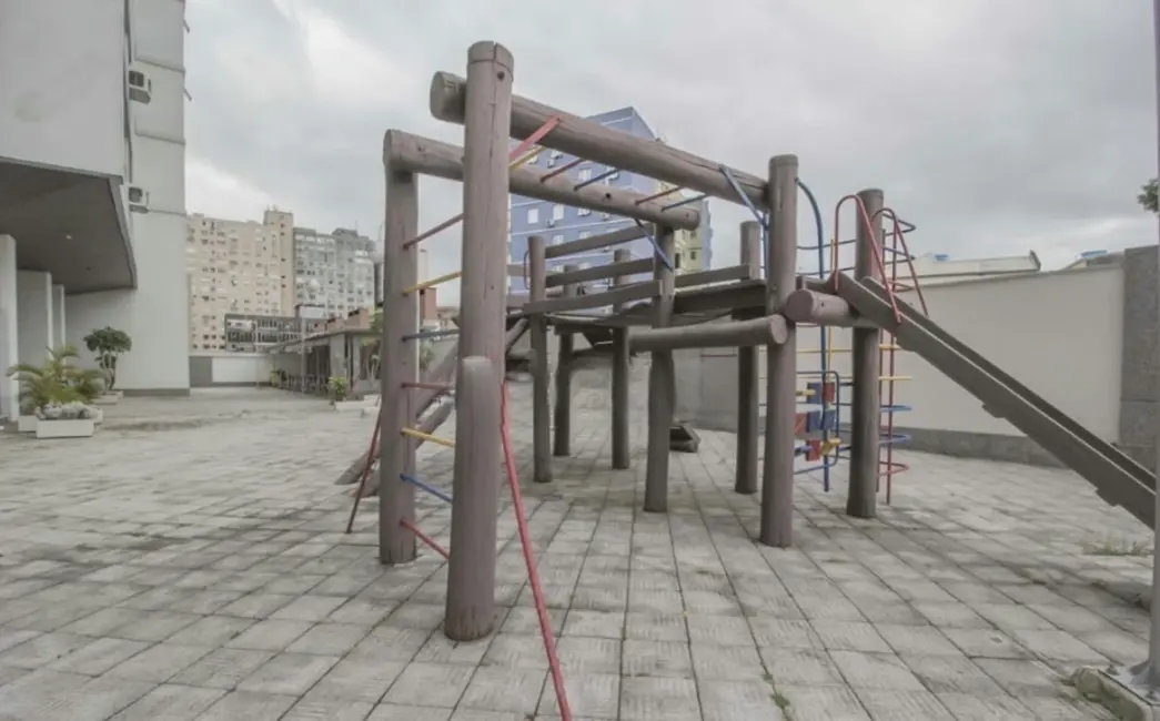 Foto 2 de Apartamento com 2 quartos à venda, 68m2 em Floresta, Porto Alegre - RS