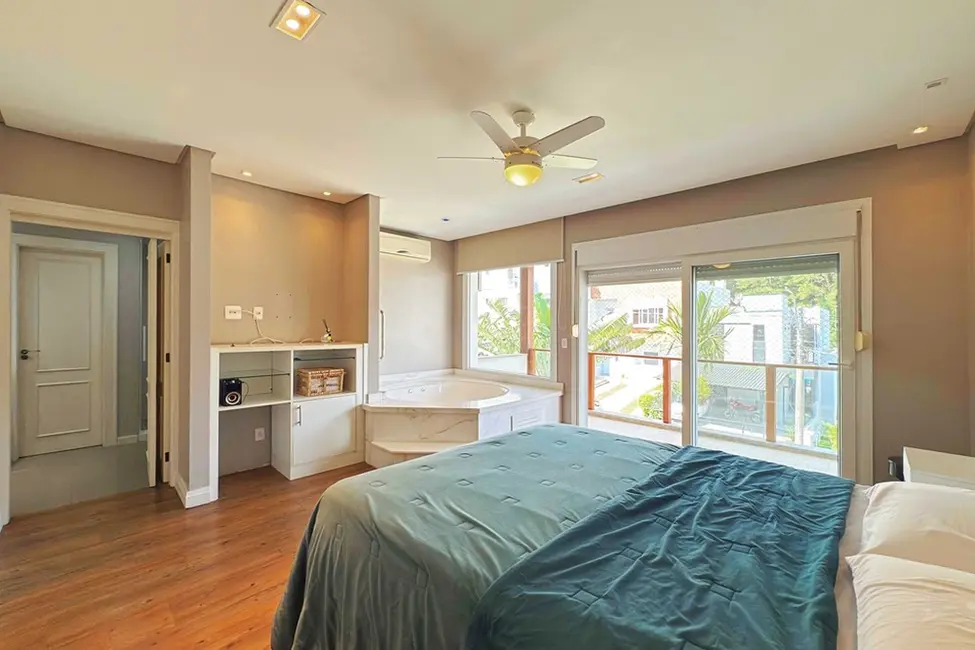 Foto 4 de Casa com 3 quartos à venda, 243m2 em Hípica, Porto Alegre - RS