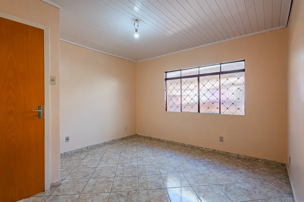 Casa com 3 quartos à venda, 190m2 em Medianeira, Porto Alegre - RS - imagem 6 Foto 6 de Casa com 3 quartos à venda, 190m2 em Medianeira, Porto Alegre - RS