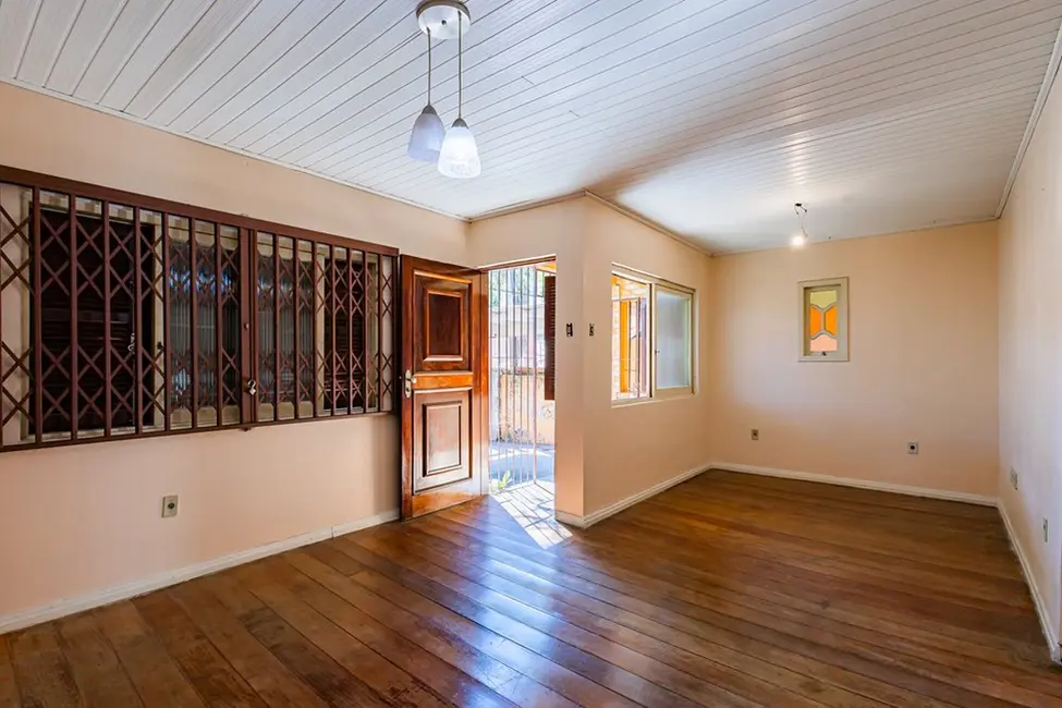 Casa com 3 quartos à venda, 190m2 em Medianeira, Porto Alegre - RS - imagem 1 Foto 1 de Casa com 3 quartos à venda, 190m2 em Medianeira, Porto Alegre - RS