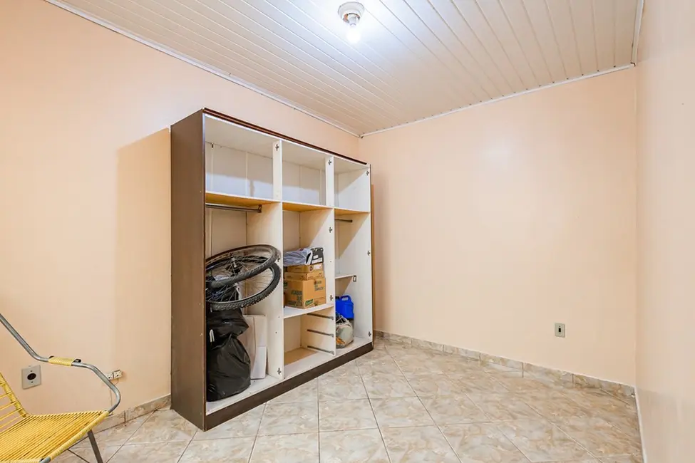 Casa com 3 quartos à venda, 190m2 em Medianeira, Porto Alegre - RS - imagem 8 Foto 8 de Casa com 3 quartos à venda, 190m2 em Medianeira, Porto Alegre - RS