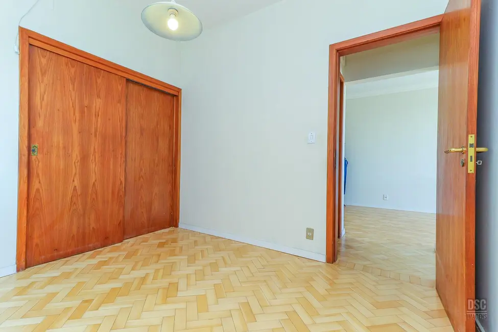 Apartamento com 2 quartos à venda, 76m2 em Rio Branco, Porto Alegre - RS - imagem 6 Foto 6 de Apartamento com 2 quartos à venda, 76m2 em Rio Branco, Porto Alegre - RS