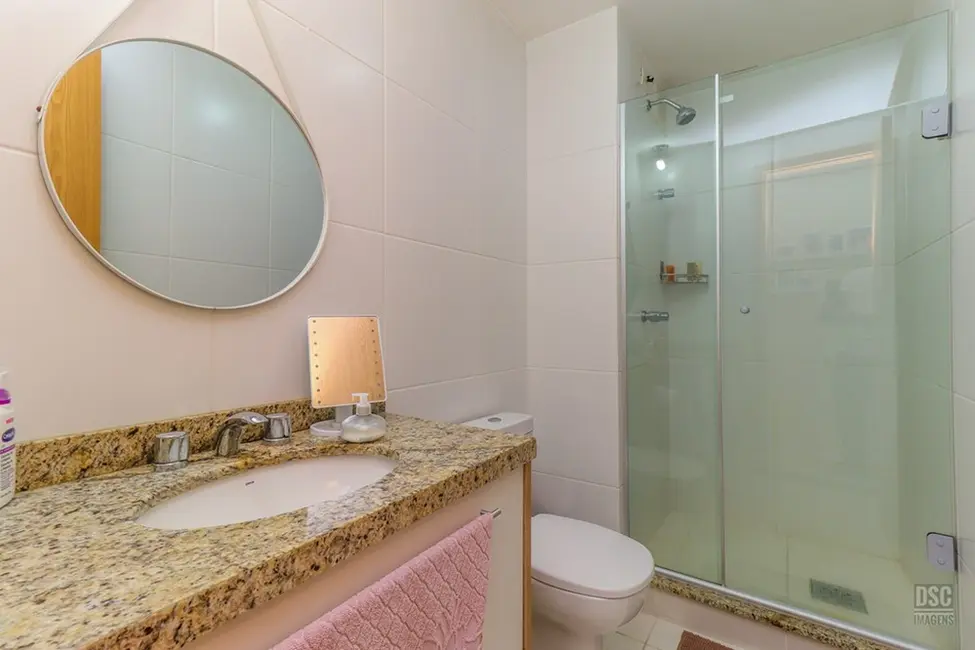 Foto 2 de Apartamento com 2 quartos à venda, 69m2 em Passo da Areia, Porto Alegre - RS