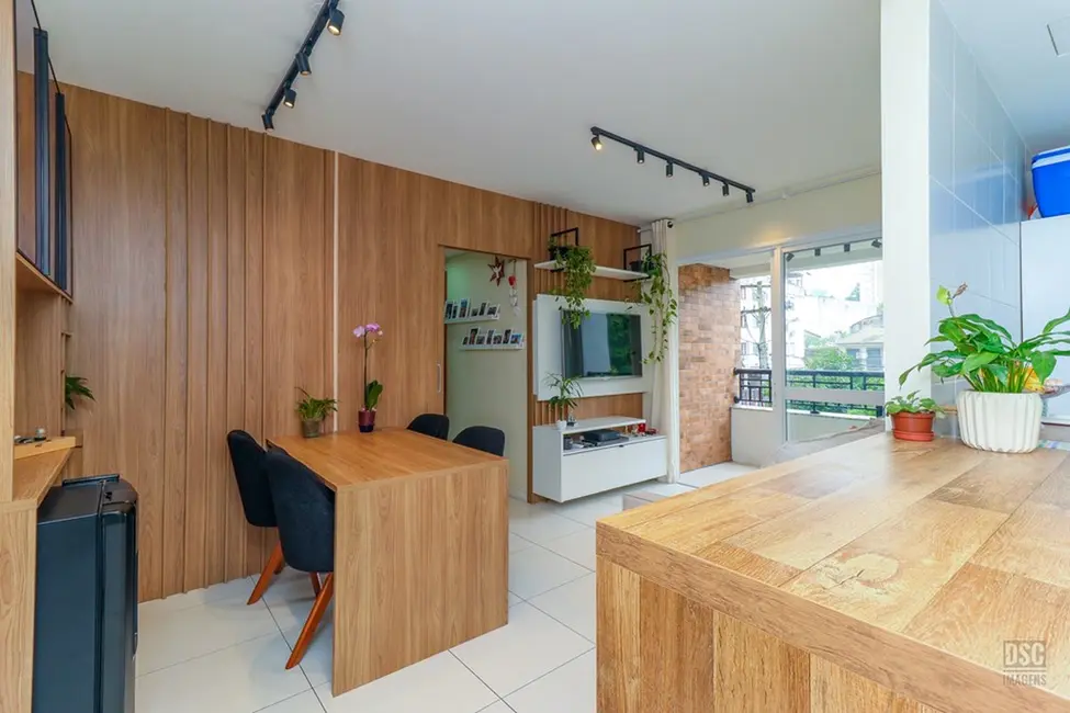 Foto 1 de Apartamento com 2 quartos à venda, 69m2 em Passo da Areia, Porto Alegre - RS