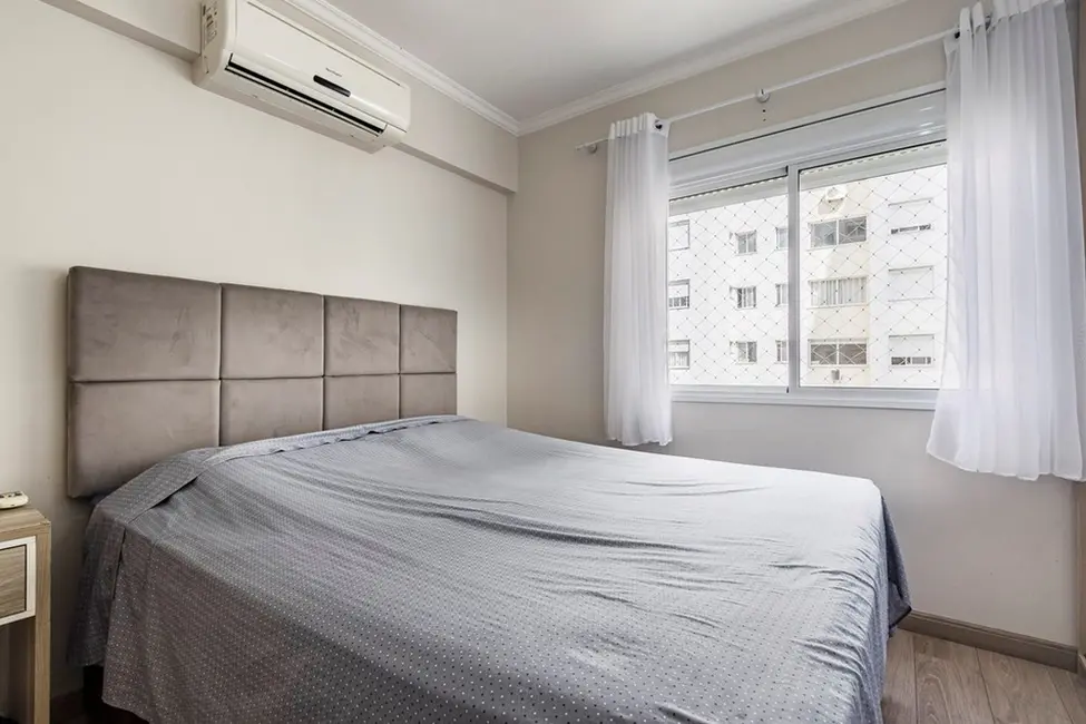 Foto 4 de Apartamento com 3 quartos à venda, 69m2 em Vila Ipiranga, Porto Alegre - RS