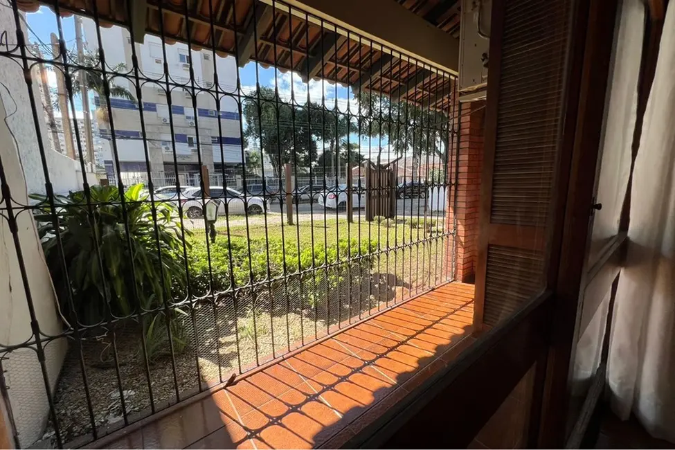 Foto 2 de Casa com 3 quartos à venda, 360m2 em Santana, Porto Alegre - RS