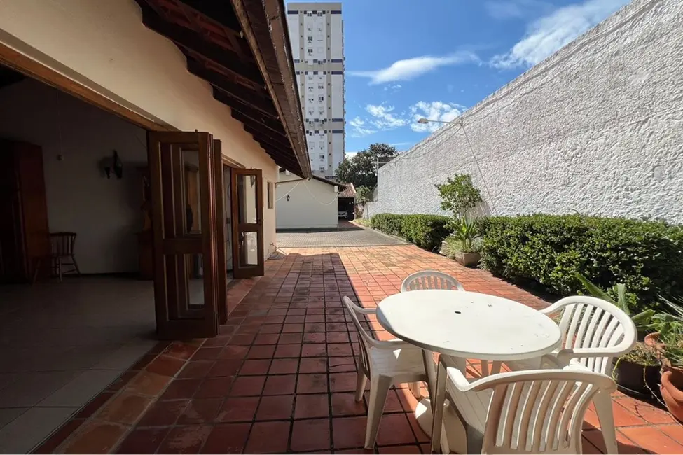 Foto 1 de Casa com 3 quartos à venda, 360m2 em Santana, Porto Alegre - RS