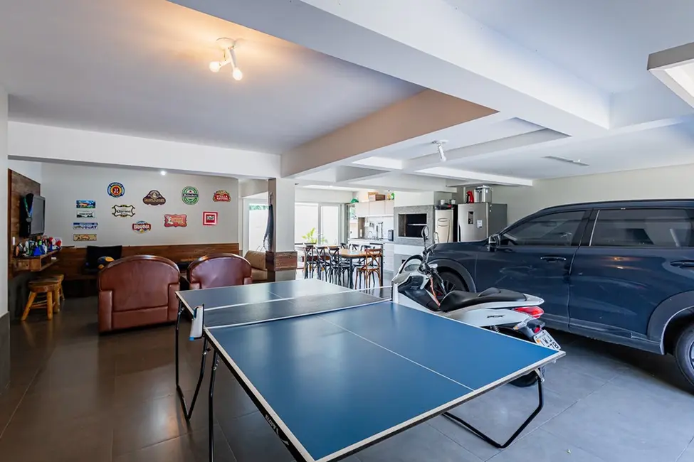 Foto 2 de Casa com 3 quartos à venda, 447m2 em Chácara das Pedras, Porto Alegre - RS