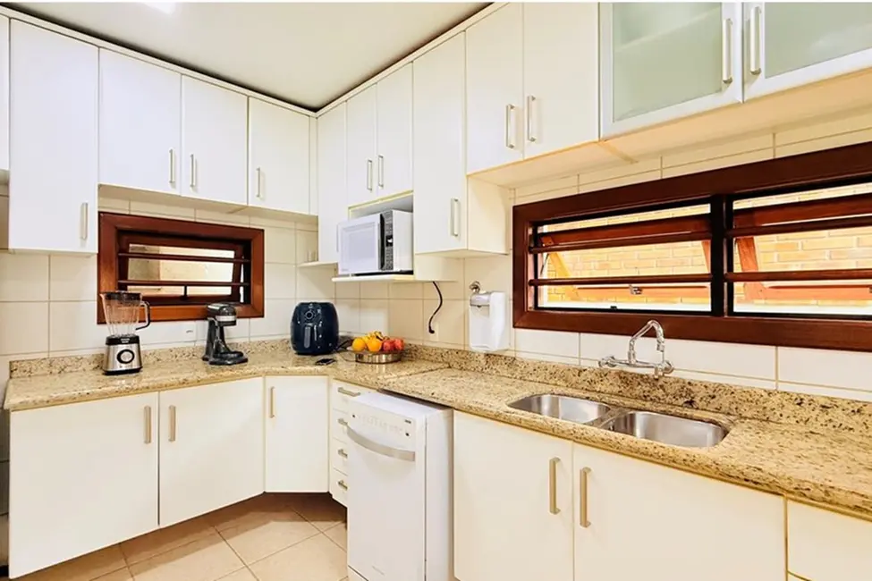 Foto 7 de Casa com 4 quartos à venda, 285m2 em Teresópolis, Porto Alegre - RS