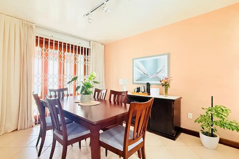 Foto 3 de Casa com 4 quartos à venda, 285m2 em Teresópolis, Porto Alegre - RS
