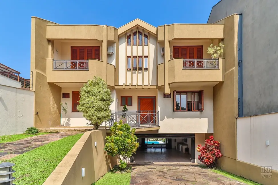 Foto 1 de Casa com 4 quartos à venda, 427m2 em Ipanema, Porto Alegre - RS