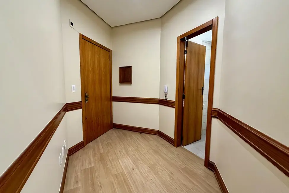 Foto 2 de Sala Comercial à venda, 36m2 em Rio Branco, Porto Alegre - RS
