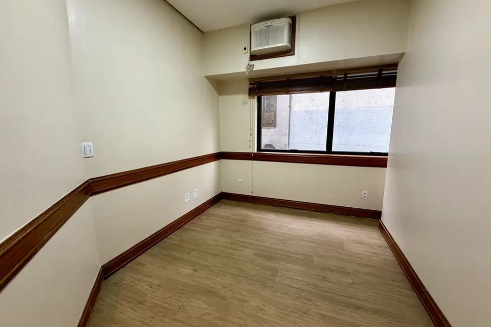 Foto 7 de Sala Comercial à venda, 36m2 em Rio Branco, Porto Alegre - RS