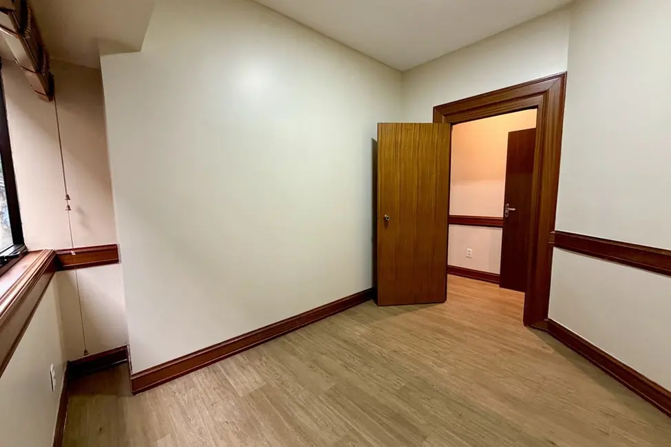 Foto 8 de Sala Comercial à venda, 36m2 em Rio Branco, Porto Alegre - RS