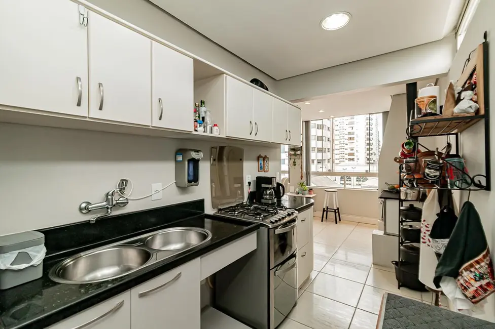 Apartamento com 3 quartos à venda, 141m2 em Menino Deus, Porto Alegre - RS - imagem 4 Foto 4 de Apartamento com 3 quartos à venda, 141m2 em Menino Deus, Porto Alegre - RS