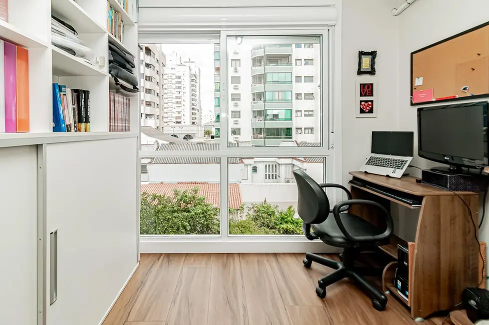 Apartamento com 3 quartos à venda, 141m2 em Menino Deus, Porto Alegre - RS - imagem 2 Foto 2 de Apartamento com 3 quartos à venda, 141m2 em Menino Deus, Porto Alegre - RS