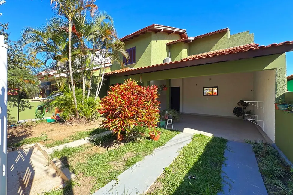 Foto 1 de Casa com 4 quartos à venda, 170m2 em Guarujá, Porto Alegre - RS