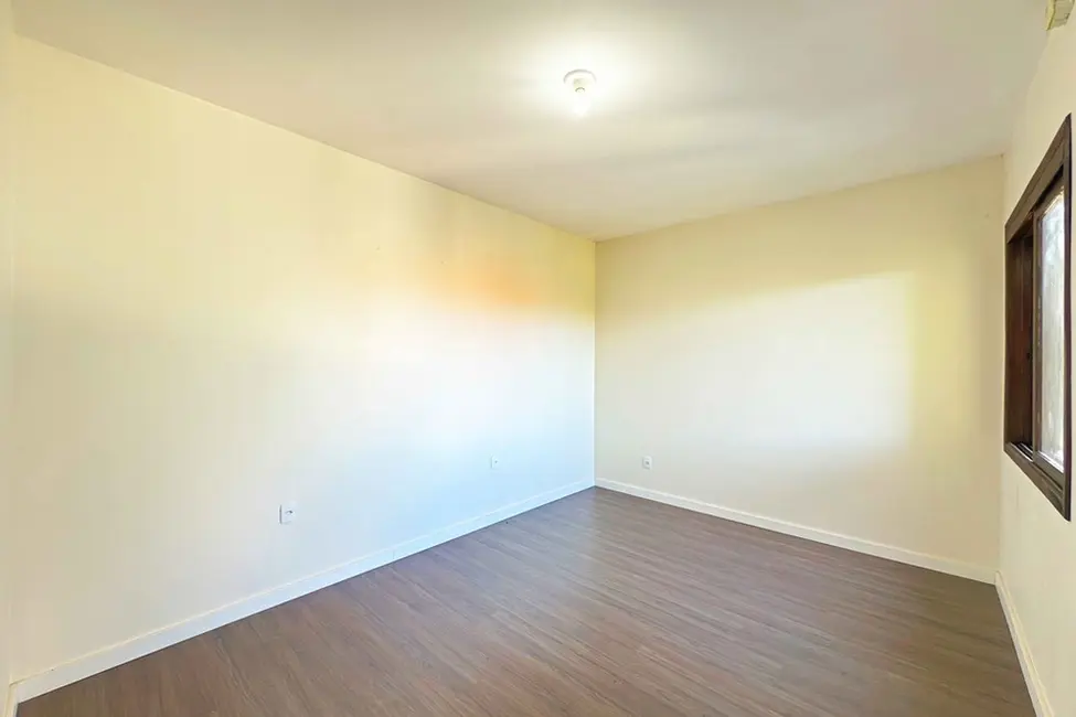Foto 2 de Casa com 4 quartos à venda, 170m2 em Guarujá, Porto Alegre - RS