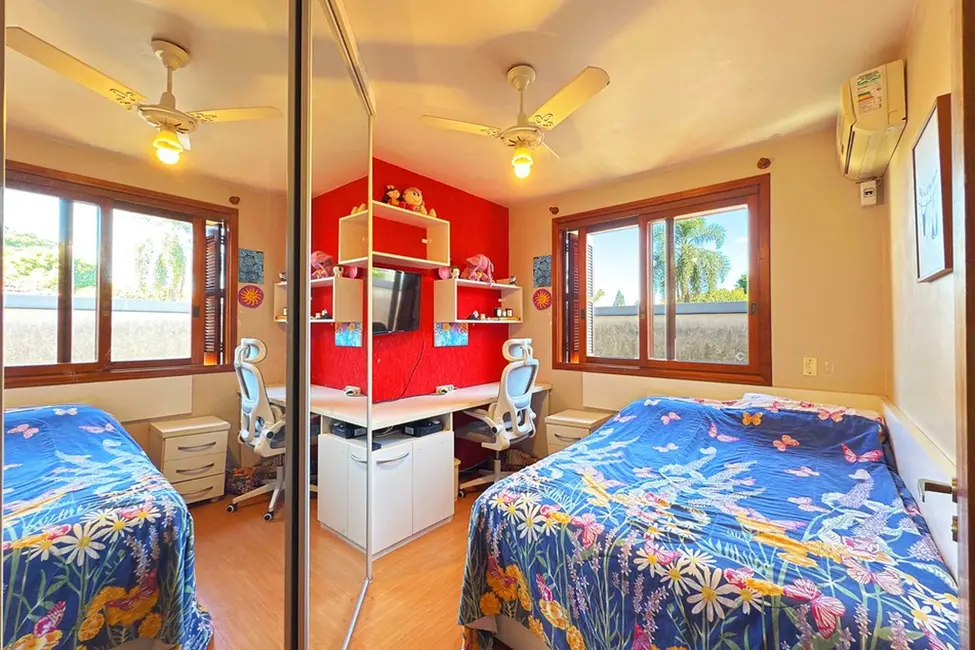 Foto 4 de Casa de Condomínio com 3 quartos à venda, 140m2 em Ipanema, Porto Alegre - RS