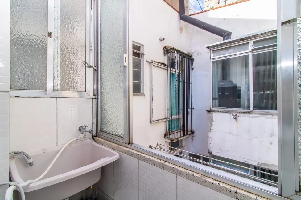 Apartamento com 2 quartos à venda, 60m2 em Rio Branco, Porto Alegre - RS - imagem 5 Foto 5 de Apartamento com 2 quartos à venda, 60m2 em Rio Branco, Porto Alegre - RS