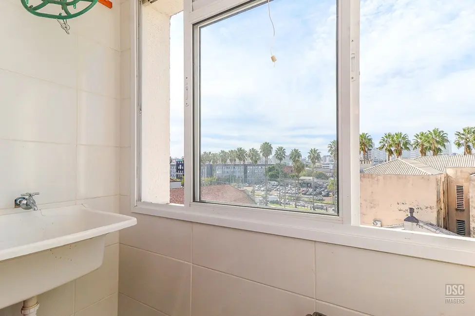 Foto 2 de Apartamento com 2 quartos à venda, 70m2 em Santana, Porto Alegre - RS