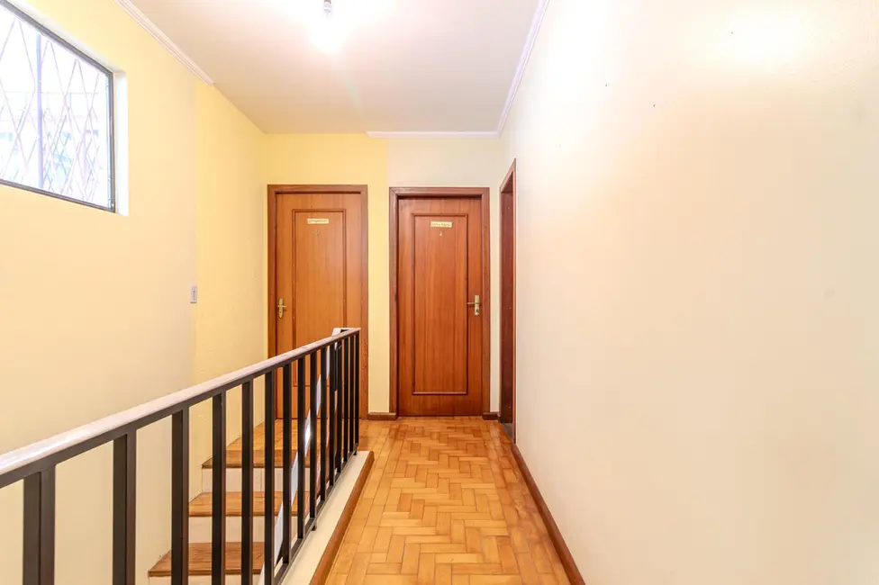 Foto 2 de Casa com 6 quartos à venda, 230m2 em Santana, Porto Alegre - RS