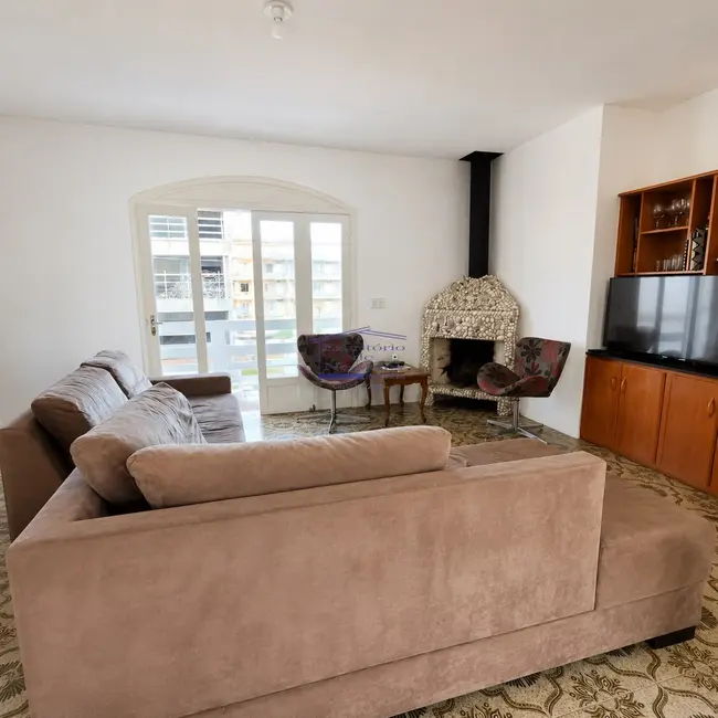 Casa com 6 quartos à venda, 175m2 em Centro, Tramandai - RS - imagem 1 Foto 1 de Casa com 6 quartos à venda, 175m2 em Centro, Tramandai - RS