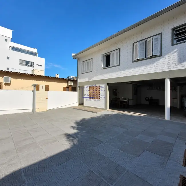 Casa com 6 quartos à venda, 175m2 em Centro, Tramandai - RS - imagem 3 Foto 3 de Casa com 6 quartos à venda, 175m2 em Centro, Tramandai - RS