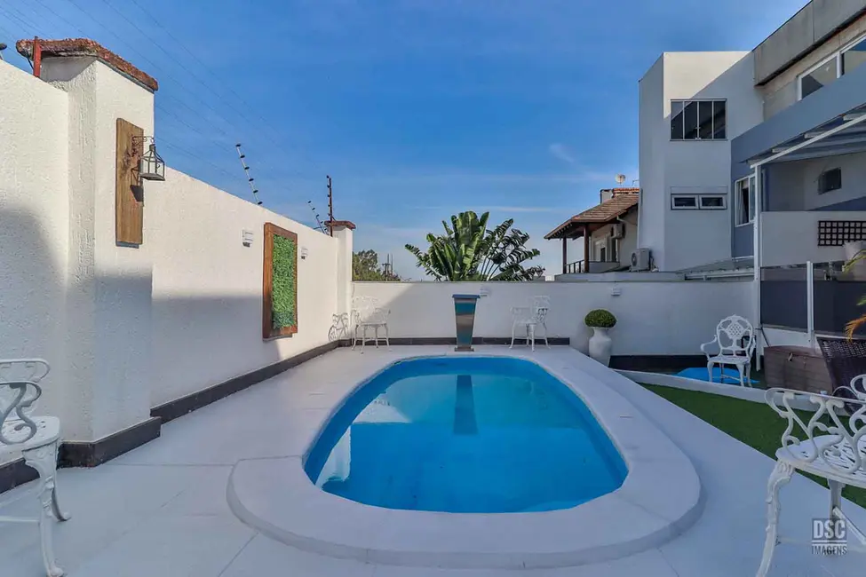 Casa com 3 quartos à venda, 284m2 em Hípica, Porto Alegre - RS - imagem 3 Foto 3 de Casa com 3 quartos à venda, 284m2 em Hípica, Porto Alegre - RS