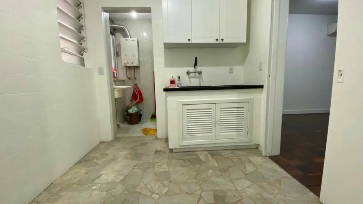 Foto 2 de Apartamento com 2 quartos à venda, 61m2 em Centro Histórico, Porto Alegre - RS
