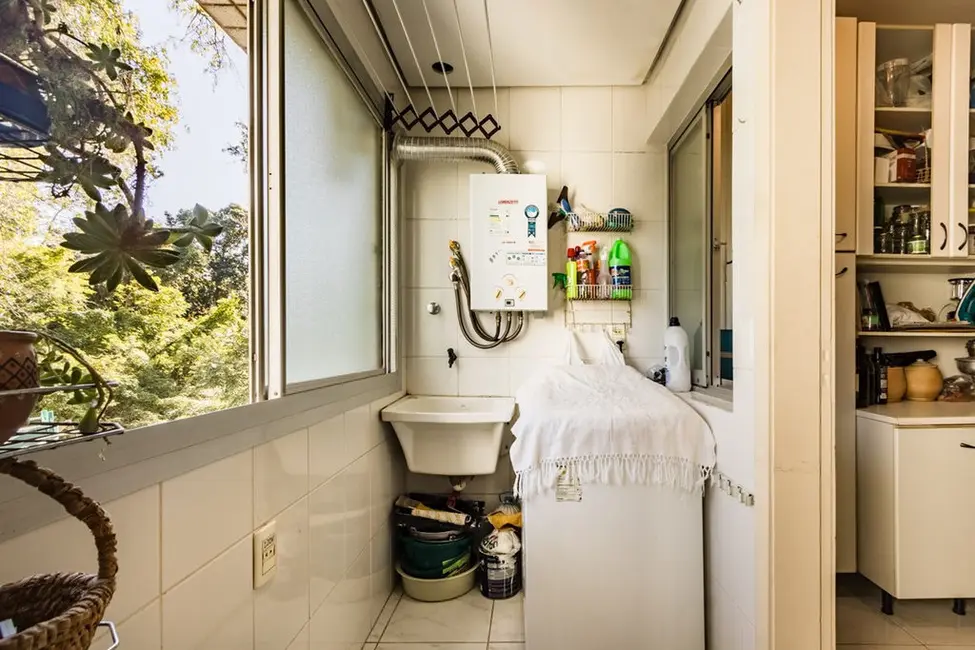 Apartamento com 3 quartos à venda, 107m2 em Teresópolis, Porto Alegre - RS - imagem 7 Foto 7 de Apartamento com 3 quartos à venda, 107m2 em Teresópolis, Porto Alegre - RS